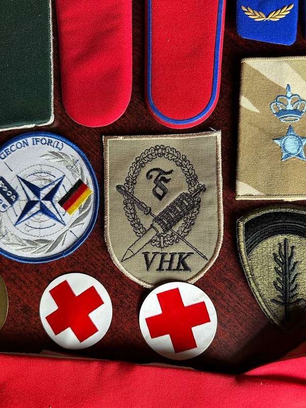 MIXED MILITARY LOT