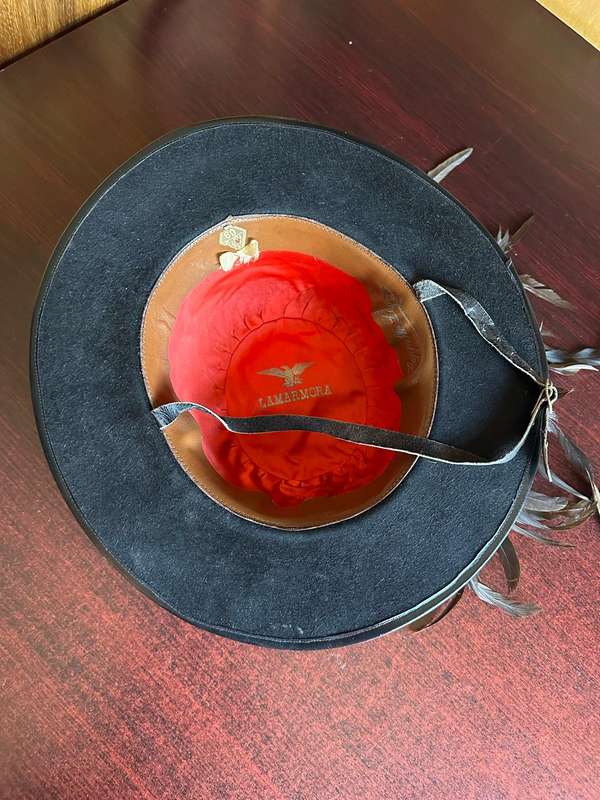 ITALIAN ARMY INFANTRY BERGSAGLIESI HAT-HELMET WITH INSIGNIA ,FEATHERS AND CHIN STRAP-GOOD AND COMPLE