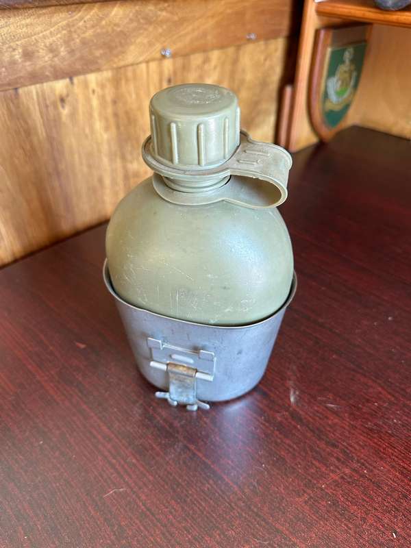 SADF PERIOD WATER BOTTLE WITH FIRE BUCKET AND LID