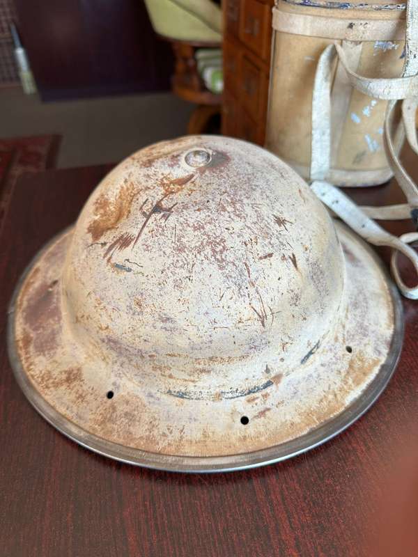 BRITISH WW2 MARK 2 STEEL HELMET WITH WW2 WATER BOTTLE (COMES WITH STOPPER AND HANGER) THE HELMET HAV