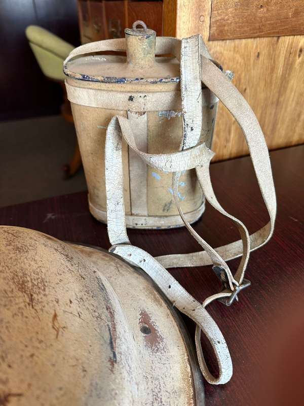 BRITISH WW2 MARK 2 STEEL HELMET WITH WW2 WATER BOTTLE (COMES WITH STOPPER AND HANGER) THE HELMET HAV