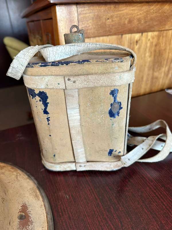 BRITISH WW2 MARK 2 STEEL HELMET WITH WW2 WATER BOTTLE (COMES WITH STOPPER AND HANGER) THE HELMET HAV