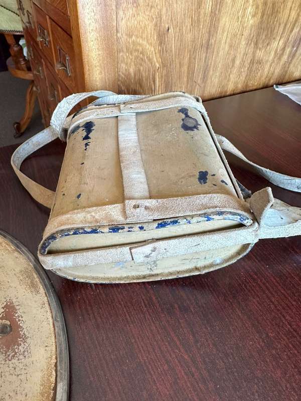 BRITISH WW2 MARK 2 STEEL HELMET WITH WW2 WATER BOTTLE (COMES WITH STOPPER AND HANGER) THE HELMET HAV