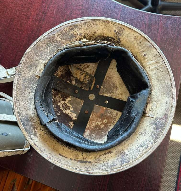 BRITISH WW2 MARK 2 STEEL HELMET AND WW2 WATER BOTTLE