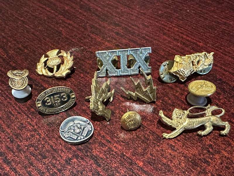 Mixed pin badges 11 in total.