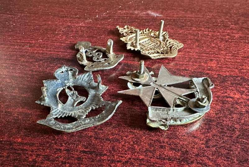 SA cap badges. Mixed lot of 4,sold together
