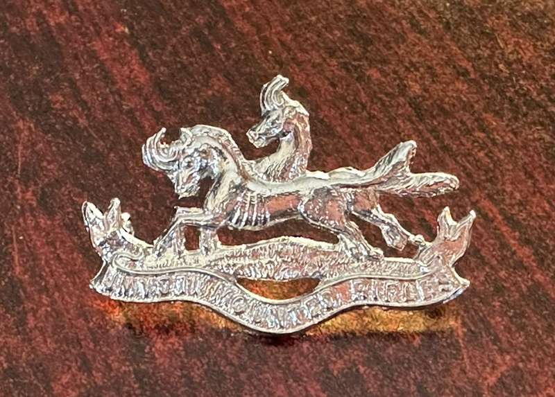 Umvoti mounted rifles, chrome cap badge. Worn post 1976. 2 Lugs