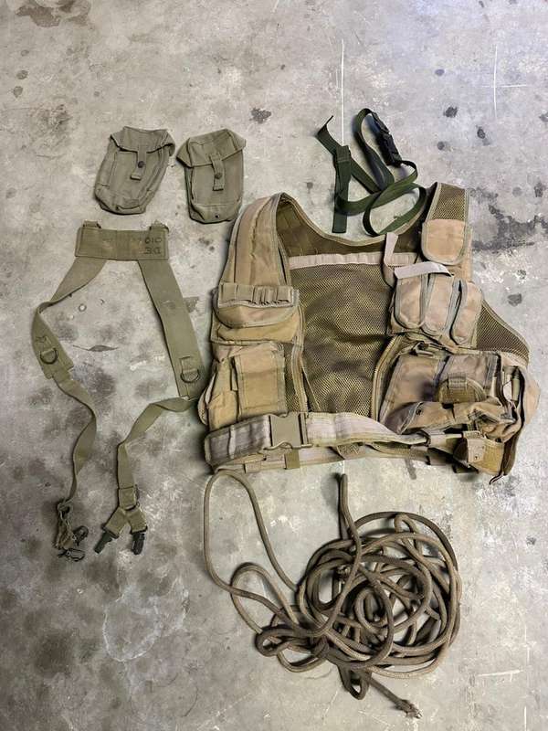 Mixed army lot, sold together.