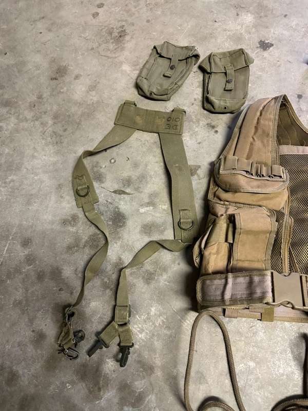 Mixed army lot, sold together.