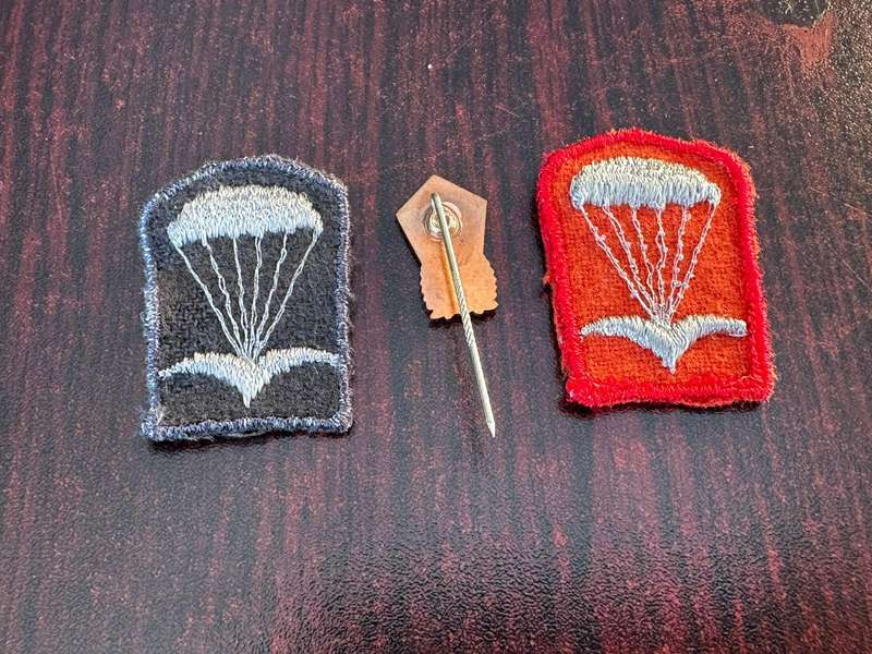East German para beret badges red (officers) black (Nco's) comes with parachute stick pin. Sold tog
