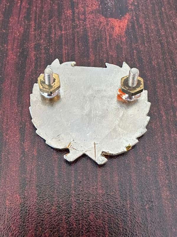 72 Motorised Brigade HQ gold wreath and enamel cap badge. Approved in 1986. 2 x screw lugs.