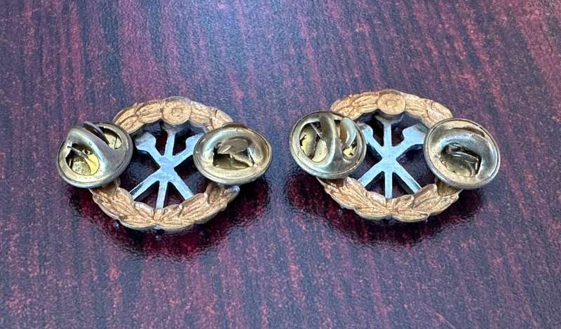 SA support services collar badge pair. Worn 1976-1983. Pins intact
