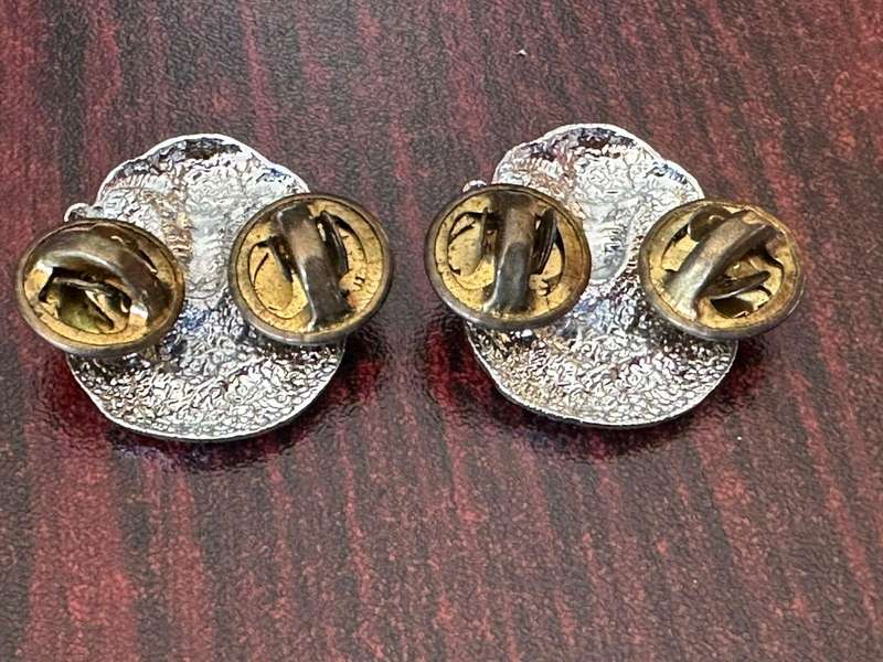 Regiment Groot Karoo white metal collar badge pair,chrome. Worn post 1976. Pins intact.