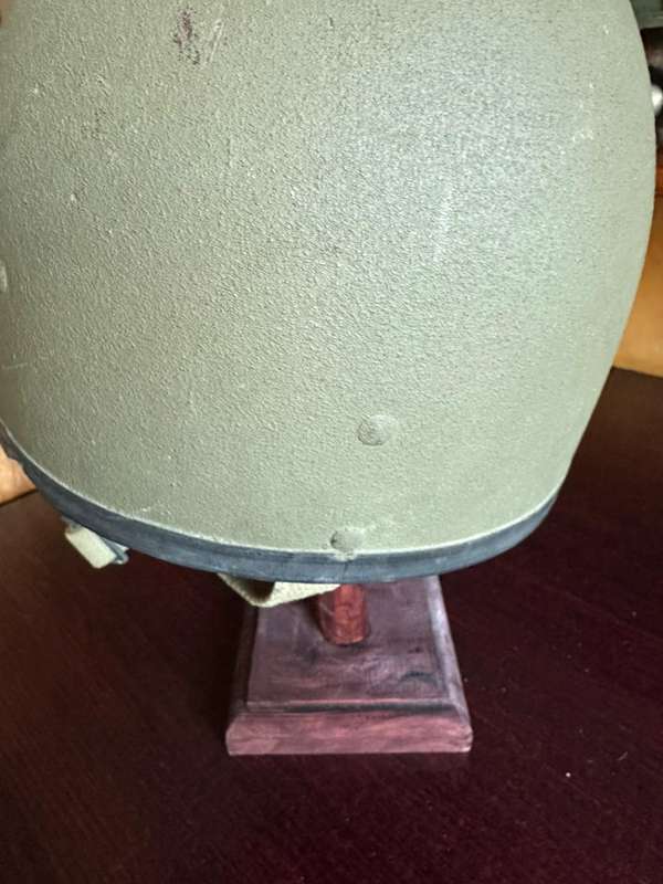 Israeli parabat helmet used by the SADF. This helmet is in complete and very good condition.