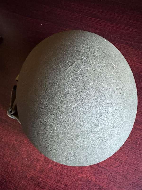 Israeli parabat helmet used by the SADF. This helmet is in complete and very good condition.