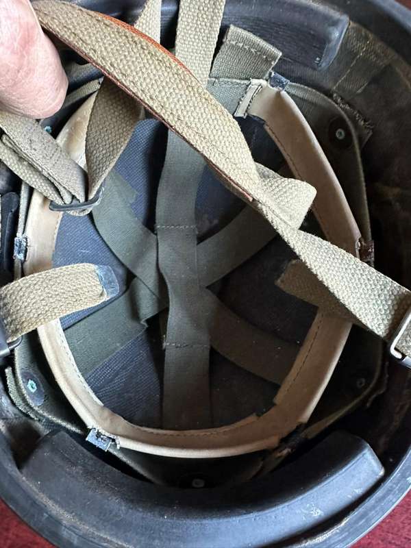 Israeli parabat helmet used by the SADF. This helmet is in complete and very good condition.