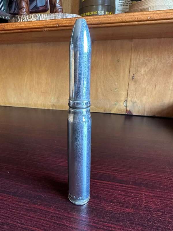 20 mm round. height 18 cm. Inert
