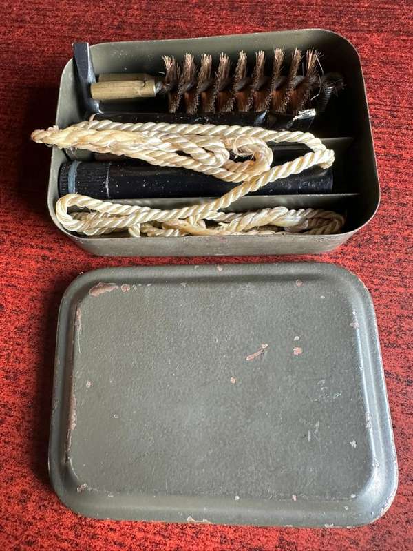 Rhodsian FN cleaning kit . Complete and in good condition