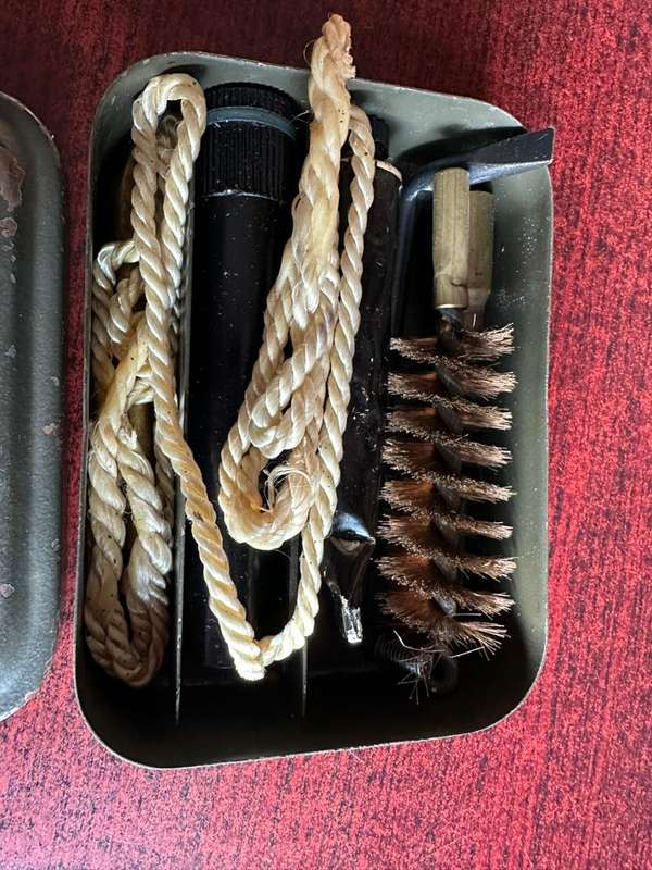 Rhodsian FN cleaning kit . Complete and in good condition