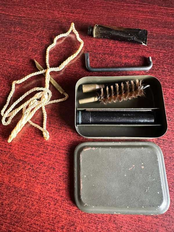 Rhodsian FN cleaning kit . Complete and in good condition