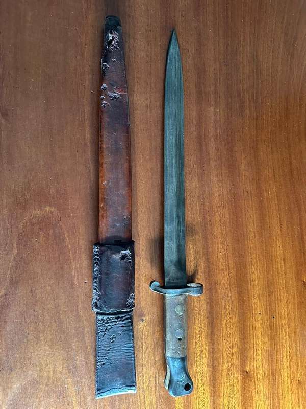 Boer war pattern 1888 Mk.1 bayonet leather covered metal scabbard. Wilkinson makers mark.