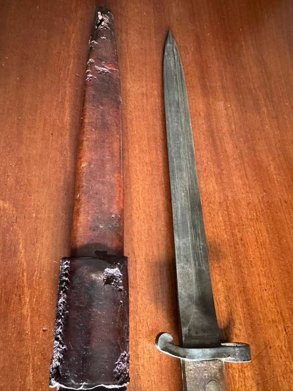 Boer war pattern 1888 Mk.1 bayonet leather covered metal scabbard. Wilkinson makers mark.
