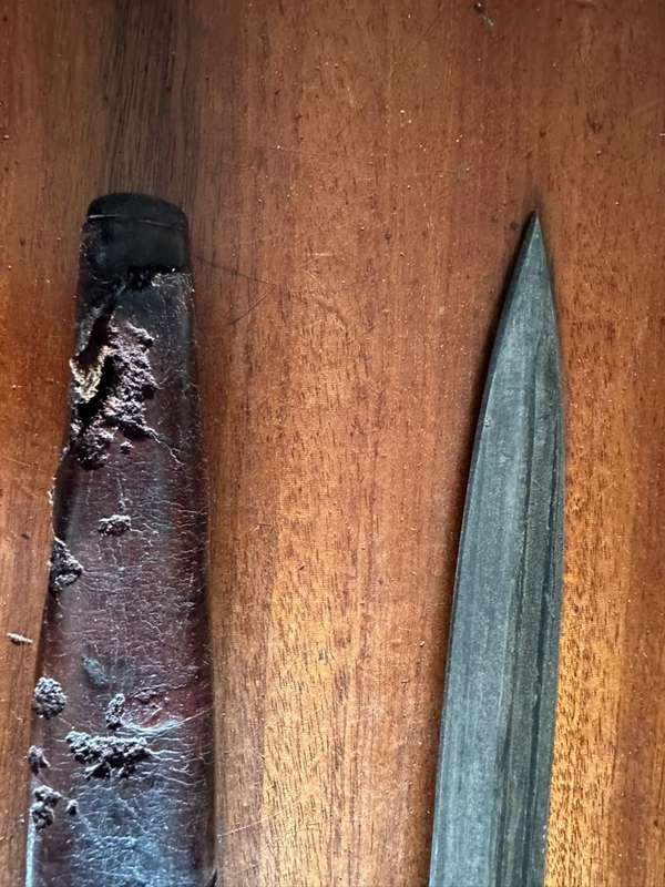 Boer war pattern 1888 Mk.1 bayonet leather covered metal scabbard. Wilkinson makers mark.