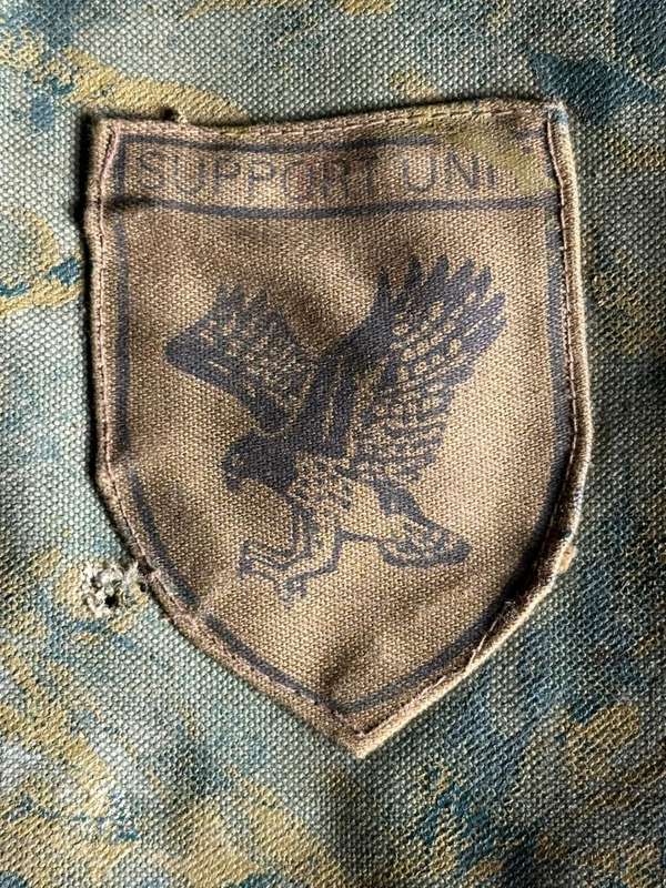 Rhodesian ammo bag. Original hand painted item, with members name on the inside. Measures 26x22 cm.