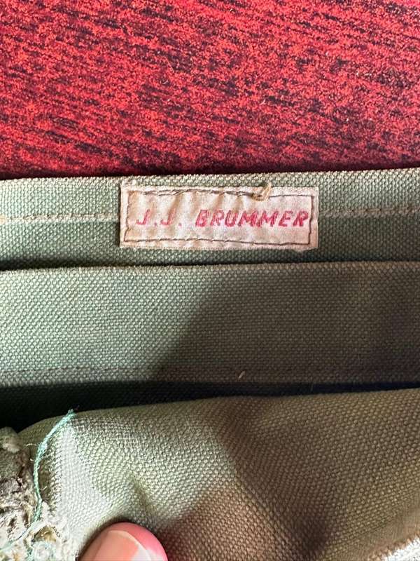 Rhodesian ammo bag. Original hand painted item, with members name on the inside. Measures 26x22 cm.