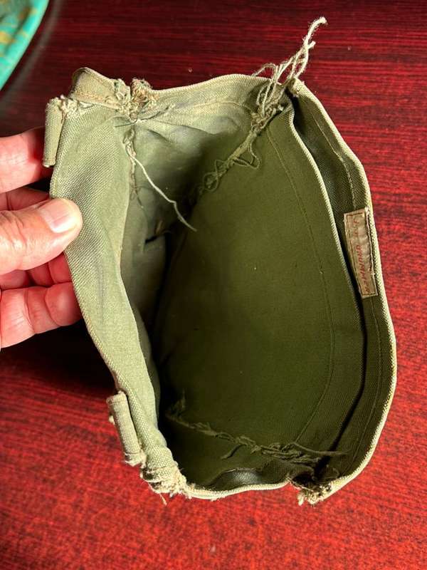 Rhodesian ammo bag. Original hand painted item, with members name on the inside. Measures 26x22 cm.