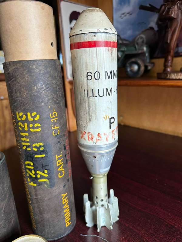 60 MM illuminating bomb type 62 in complete condition ,with range table and holder. Inert