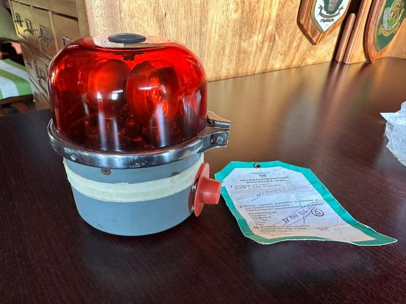 Rotating beacon lite on the Impala jet,serviceable label dated 1975. Working condition,was still sea
