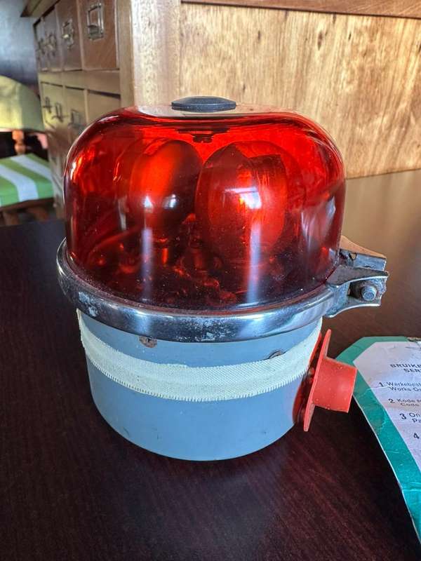 Rotating beacon lite on the Impala jet,serviceable label dated 1975. Working condition,was still sea