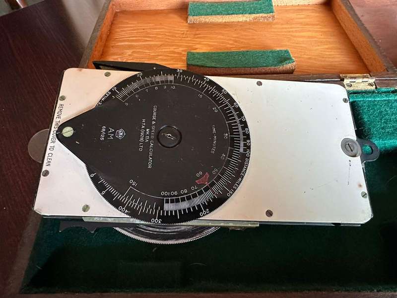 Original WW2 navigation equipment ,complete and good condition. Computer height and air speed mark