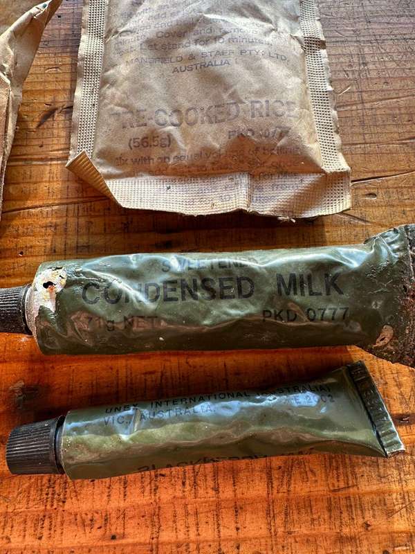 Original Rhodesian rat packs, only for display purpose. Not consumption. One complete,one uncomplete