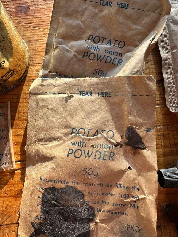 Original Rhodesian rat packs, only for display purpose. Not consumption. One complete,one uncomplete