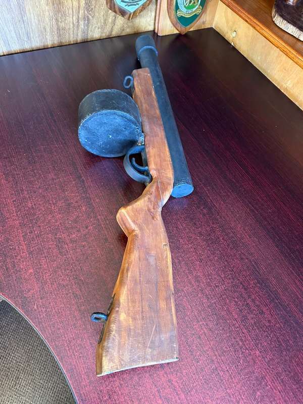 Well made metal and wood rifle from the Rhodesian war period. Come with kit and uniforms from a form