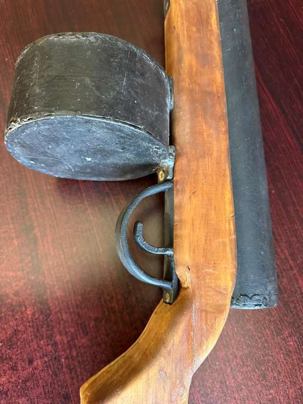 Well made metal and wood rifle from the Rhodesian war period. Come with kit and uniforms from a form