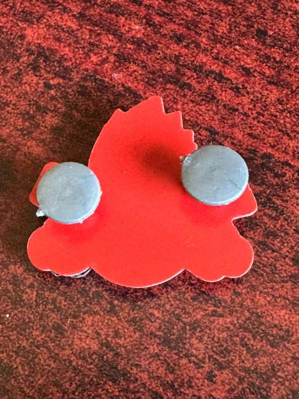 10 Artillery brigade,smaller beret badge. Worn from 1987. 2x Screw lugs.