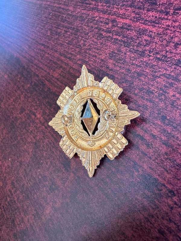 Kimberley Regiment ,gilt officers cap badge,worn post 1906. 2 Lugs. Voided centre.
