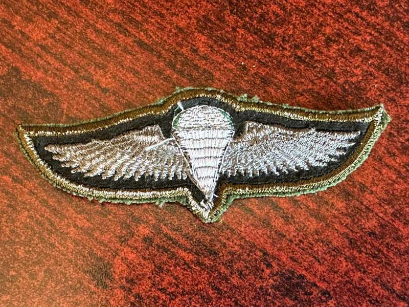 Zambian Army basic static line parachute wings. Embroidered