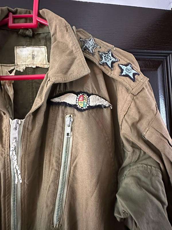 Border war period flight overall. Zips working. Comes with ranks and pilots wing, as well as surviva