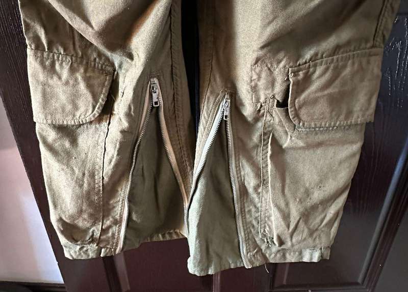 Border war period flight overall. Zips working. Comes with ranks and pilots wing, as well as surviva