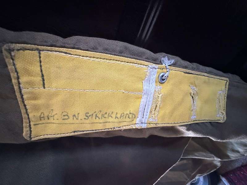 Border war period flight overall. Zips working. Comes with ranks and pilots wing, as well as surviva