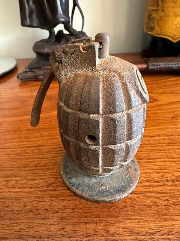 Mills no. 36 rifle grenade with base plate for the . 303 riflle. FFE