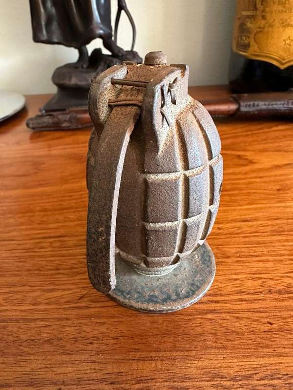 Mills no. 36 rifle grenade with base plate for the . 303 riflle. FFE