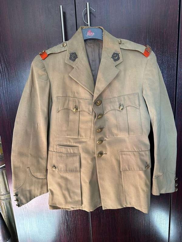 SA Air force, authentic WW2 period tunic. Size small, measures 40 cm armpit to armpit. Good conditio