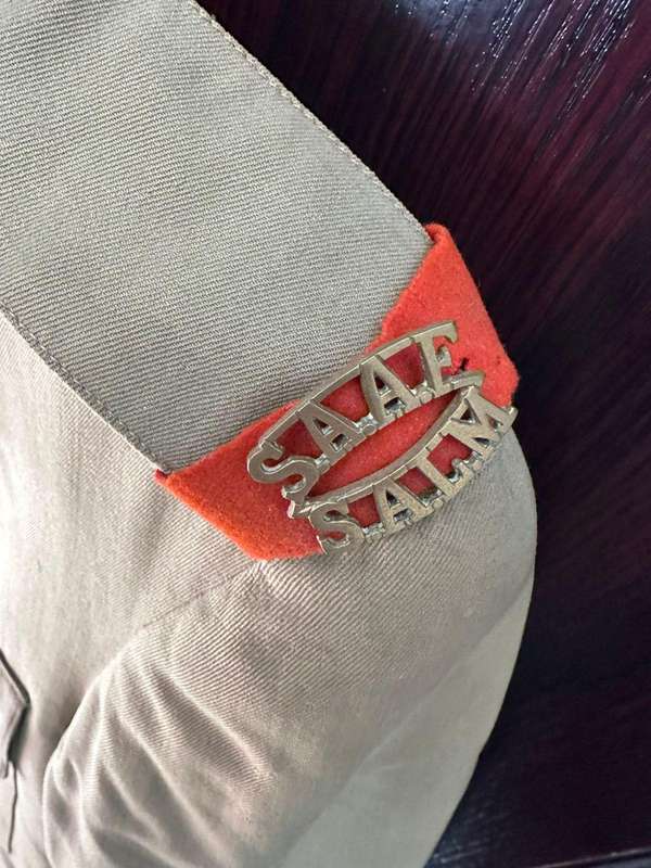 SA Air force, authentic WW2 period tunic. Size small, measures 40 cm armpit to armpit. Good conditio