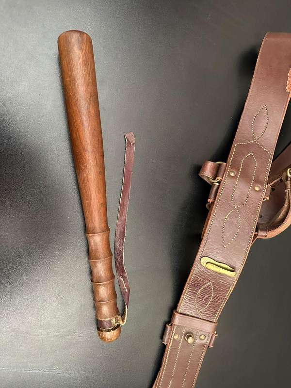 Old Police Sambrown and batton. No markings - 1