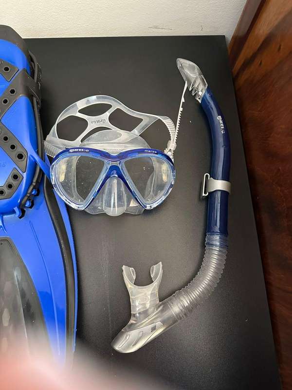 Mares Aquazone snorkel and diving fins combo. Size LxL (adjustable) Condition complete, no damage. O